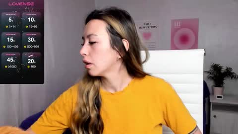 Snapshot of queitsharm_ chatting on 12/14/25, 06:30 Anna online show from 12/14/25, 06:30