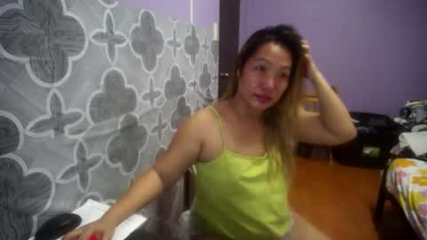 Snapshot of quelly40 chatting on 09/17/25, 11:23 quelly40 online show from 09/17/25, 11:23