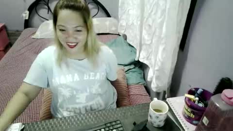 Snapshot of quelly40 chatting on 11/06/25, 04:52 quelly40 online show from 11/06/25, 04:52