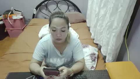 Snapshot of quelly40 chatting on 12/01/25, 12:32 quelly40 online show from 12/01/25, 12:32