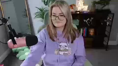 Bri online show from 10/18/25, 04:41