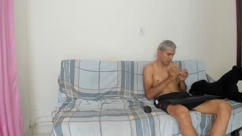 Snapshot of quinnandpuma chatting on 03/11/25, 04:32 QuinnAndPuma online show from 03/11/25, 04:32