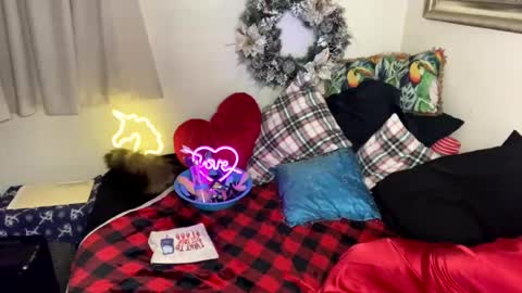 Snapshot of quinnbets chatting on 12/26/24, 02:33 Quinn bets online show from 12/26/24, 02:33