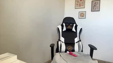 Quinnyelena online show from 10/30/25, 09:22