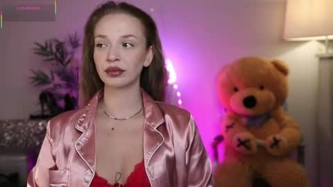 Nova Hollis online show from 04/11/26, 06:51