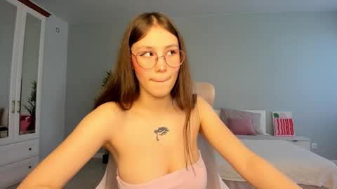 Leya online show from 10/11/25, 09:08