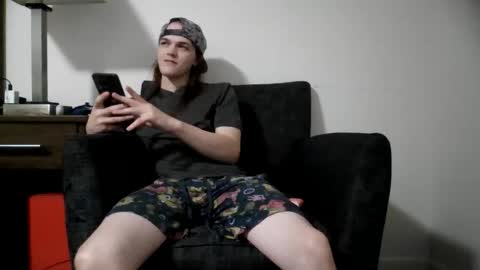 Snapshot of r_monkey583 chatting on 10/26/25, 02:17 r_monkey583 online show from 10/26/25, 02:17