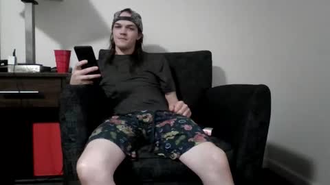 Snapshot of r_monkey583 chatting on 11/13/25, 01:15 r_monkey583 online show from 11/13/25, 01:15