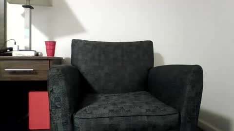 Snapshot of r_monkey583 chatting on 11/17/25, 03:18 r_monkey583 online show from 11/17/25, 03:18