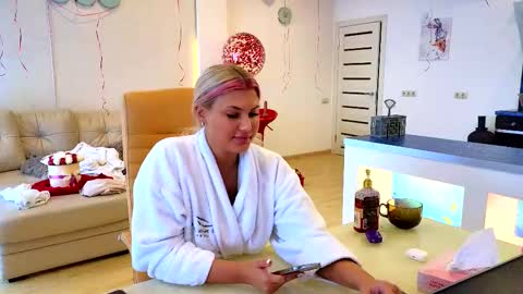 Snapshot of rabbits_couple chatting on 02/19/25, 08:44 Jess John online show from 02/19/25, 08:44