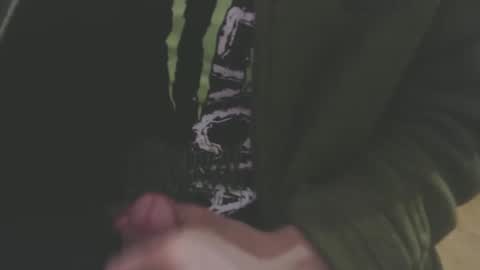 Snapshot of raccon68 chatting on 01/12/25, 10:33 Raccoon68 online show from 01/12/25, 10:33