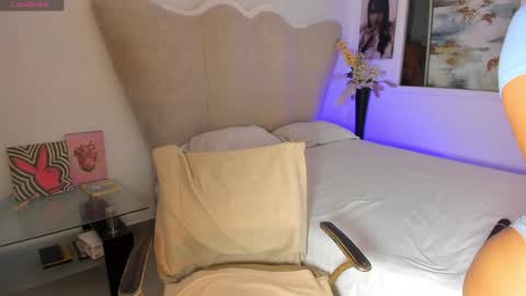 natalia  -  online show from 04/25/26, 03:53