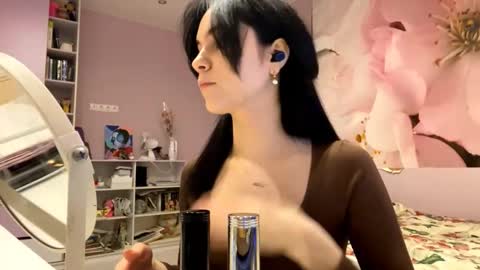 Snapshot of rachaltalib chatting on 11/13/25, 03:22 Ari online show from 11/13/25, 03:22