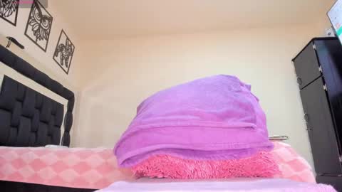 Snapshot of rachel__milfy chatting on 06/03/26, 06:02 Rachel online show from 06/03/26, 06:02