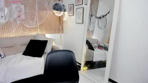 Snapshot of rachel_es chatting on 10/12/25, 07:18 RACHEL ES online show from 10/12/25, 07:18