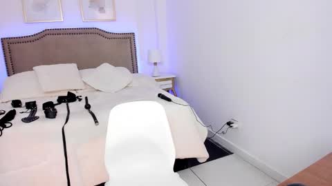 Snapshot of rachel_es chatting on 02/20/26, 06:10 RACHEL ES online show from 02/20/26, 06:10