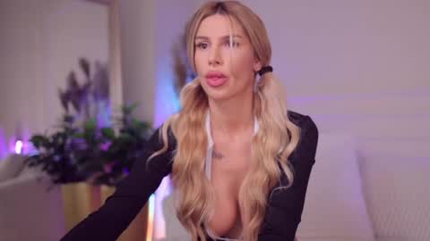 Snapshot of rachel_quinn_ chatting on 02/23/26, 04:43 rachel_quinn_ online show from 02/23/26, 04:43