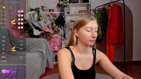 Snapshot of rachel_rut chatting on 10/21/25, 04:13 Rachel online show from 10/21/25, 04:13