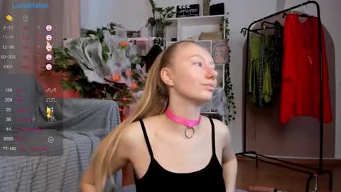 Snapshot of rachel_rut chatting on 10/22/25, 04:35 Rachel online show from 10/22/25, 04:35