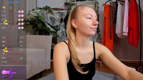 Snapshot of rachel_rut chatting on 10/31/25, 04:13 Rachel online show from 10/31/25, 04:13