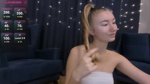 Snapshot of rachel_rut chatting on 11/15/25, 04:32 Rachel online show from 11/15/25, 04:32