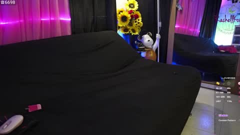 Snapshot of rachellkors_ chatting on 10/12/25, 10:47 rachellk online show from 10/12/25, 10:47