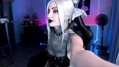 Snapshot of rachelqueen_ chatting on 07/05/26, 08:10 Miko Pleasee help me get 100 likes online show from 07/05/26, 08:10