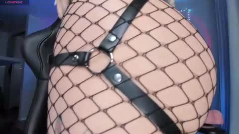 Snapshot of rachelqueen_ chatting on 07/27/26, 09:38 Miko Pleasee help me get 100 likes online show from 07/27/26, 09:38