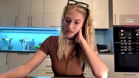 Mila online show from 04/17/26, 04:32