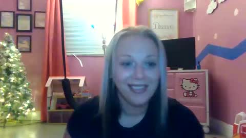 Snapshot of raebabie123 chatting on 12/22/24, 12:07 raebabie123 online show from 12/22/24, 12:07