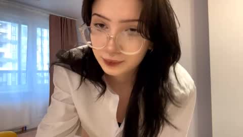 Snapshot of rafaelaloghry chatting on 11/14/25, 10:14 Riya online show from 11/14/25, 10:14