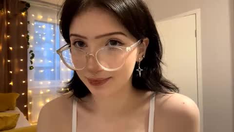 Snapshot of rafaelaloghry chatting on 11/17/25, 12:11 Riya online show from 11/17/25, 12:11