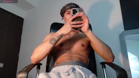 IG online show from 12/17/25, 03:34