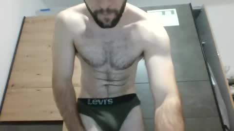 Snapshot of ragnarox386 chatting on 11/16/25, 06:46 crash online show from 11/16/25, 06:46