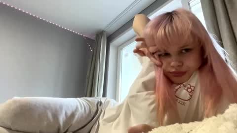 Eshly online show from 04/15/26, 10:22