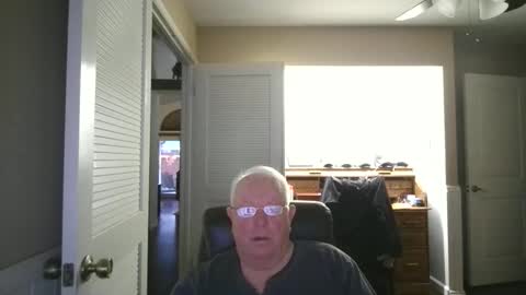 raiderman215 online show from 12/04/25, 03:32