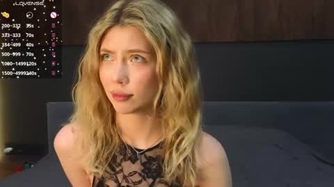 Snapshot of rainauge chatting on 02/25/25, 09:24 Lisa online show from 02/25/25, 09:24