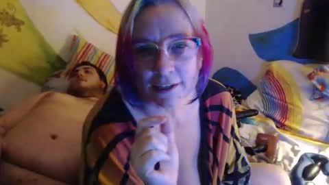 Snapshot of rainbow_n_lucky chatting on 12/22/25, 05:37 RainbowNLucky online show from 12/22/25, 05:37