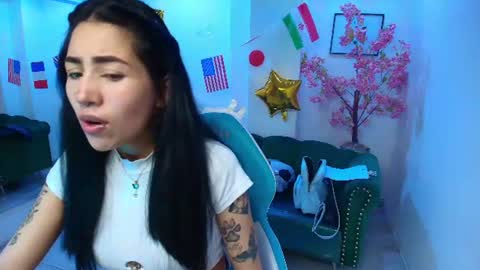 Snapshot of rainy_doll chatting on 06/24/26, 06:40 Rainy online show from 06/24/26, 06:40