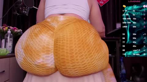 Laura online show from 01/10/25, 02:46