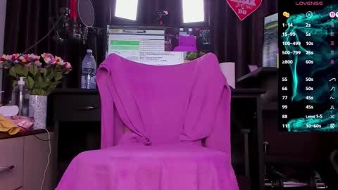 Laura online show from 10/01/25, 02:39