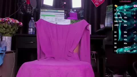 Laura online show from 12/22/25, 03:25