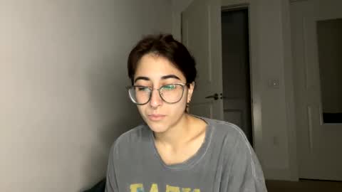 Snapshot of raiyvyn chatting on 12/07/24, 03:04 Ray Ray online show from 12/07/24, 03:04