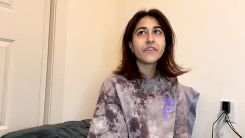 Snapshot of raiyvyn chatting on 12/10/24, 03:09 Ray Ray online show from 12/10/24, 03:09