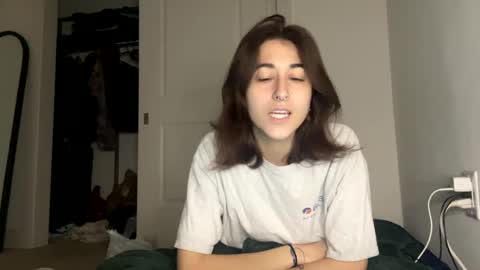 Snapshot of raiyvyn chatting on 12/11/24, 03:35 Ray Ray online show from 12/11/24, 03:35