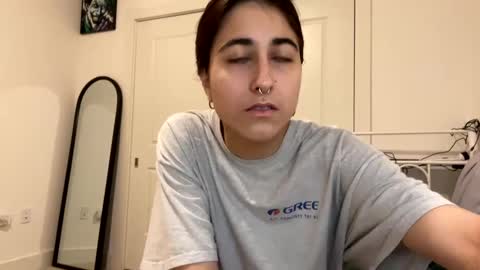 Snapshot of raiyvyn chatting on 12/19/24, 03:51 Ray Ray online show from 12/19/24, 03:51