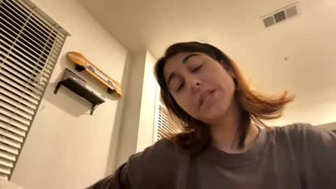 Snapshot of raiyvyn chatting on 12/21/24, 06:19 Ray Ray online show from 12/21/24, 06:19