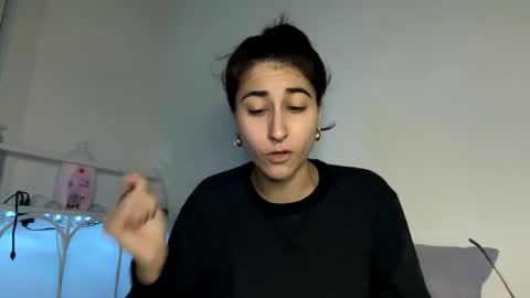 Snapshot of raiyvyn chatting on 01/11/25, 03:55 Ray Ray online show from 01/11/25, 03:55