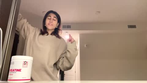 Snapshot of raiyvyn chatting on 01/14/25, 04:15 Ray Ray online show from 01/14/25, 04:15