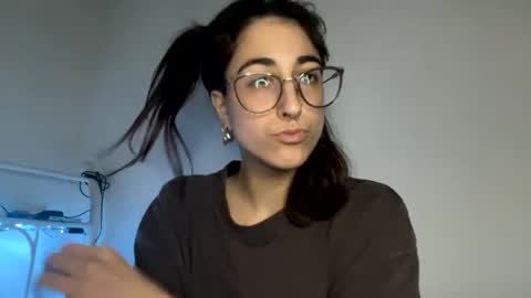 Snapshot of raiyvyn chatting on 02/04/25, 03:00 Ray Ray online show from 02/04/25, 03:00